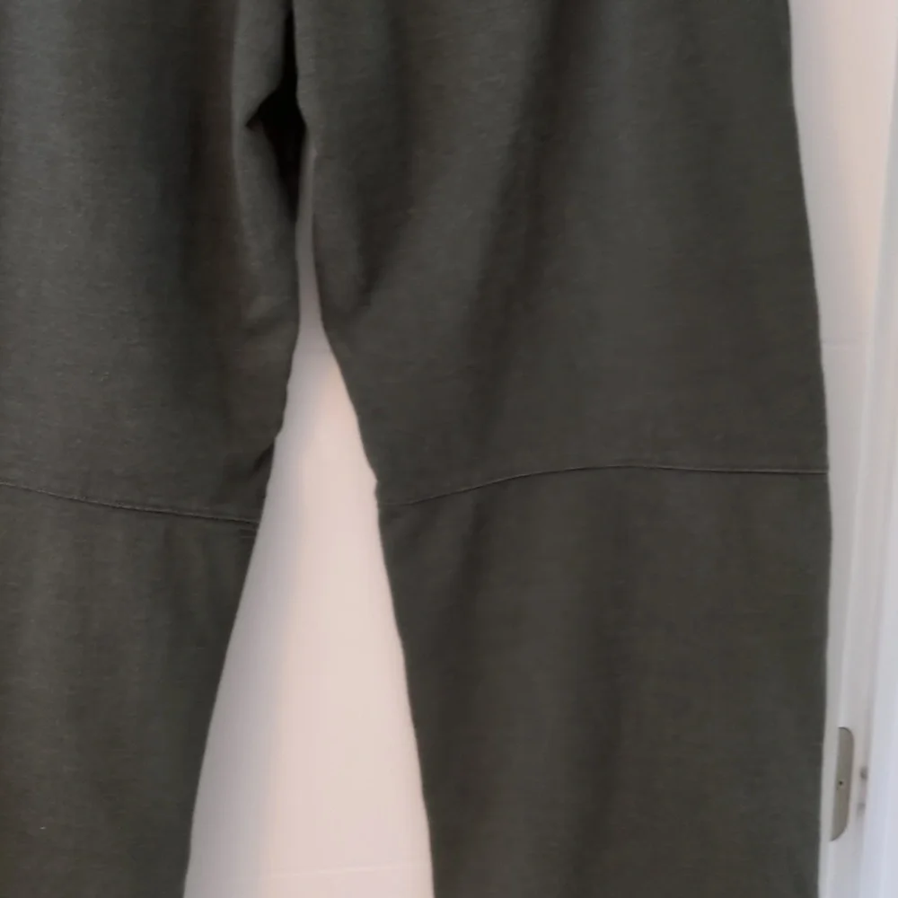 UO BDG Men's Relaxed fit Bowed Sweatpants Barely Green Athleasure Cozy Cabin L